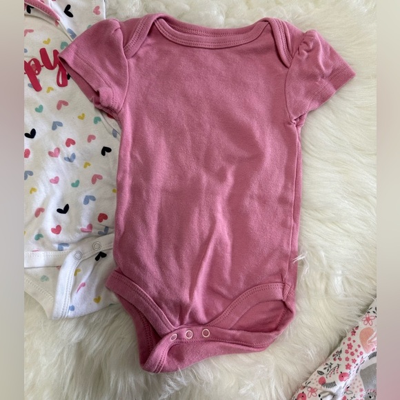 Baby Girl 3-6 Months Set of 3 Bodysuits  
Size 3-6 months​ - Picture 5 of 8